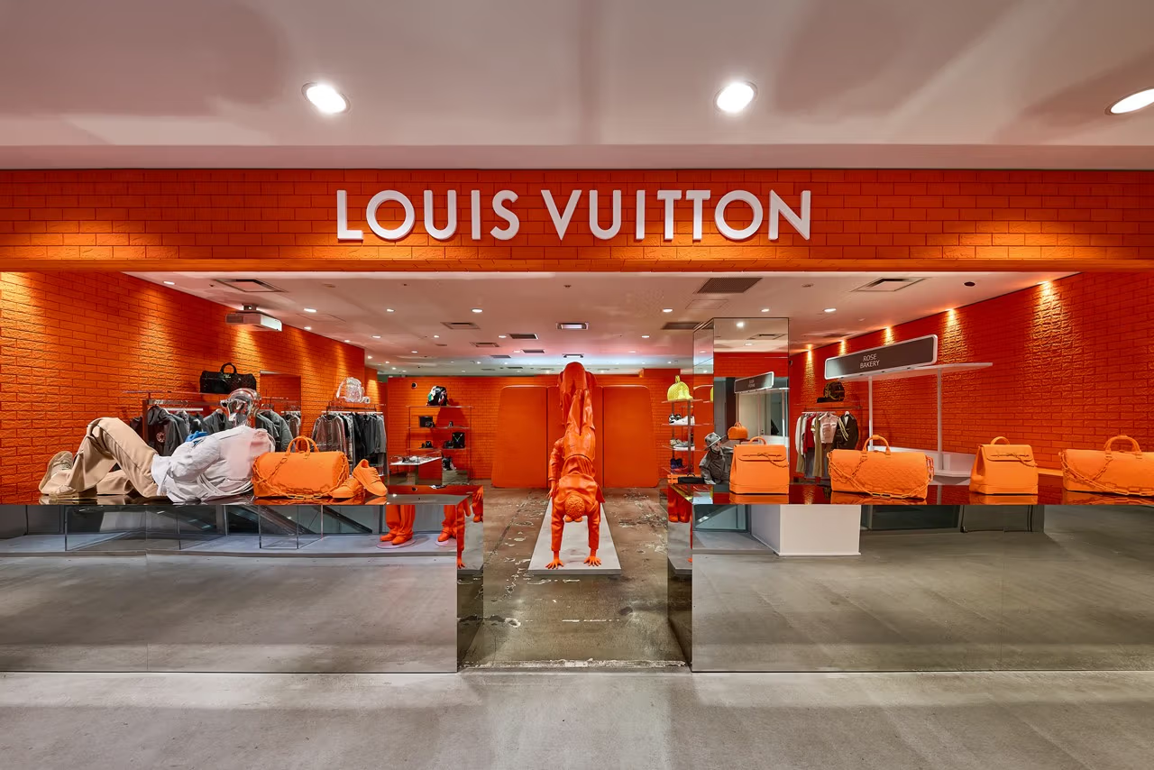 即使Louis Vuitton也会在买手店设置快闪店，意在吸引那一小撮先锋时尚的群体