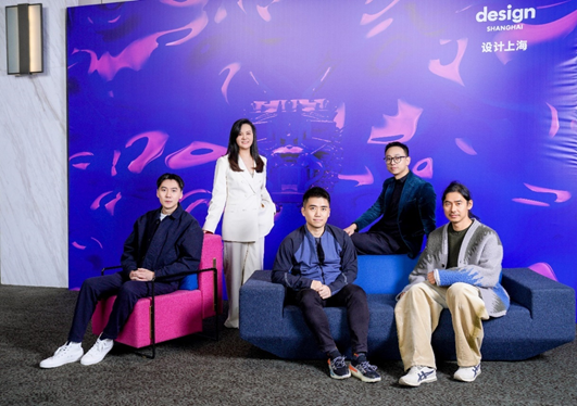 [左起：TALENTS策展人周宸宸、设计上海展会总监谭卓、新开物策展人陈旻、 Made in JDZ策展人冉祥飞、Re:Materialize 材料美学趋势展策展人张雷]