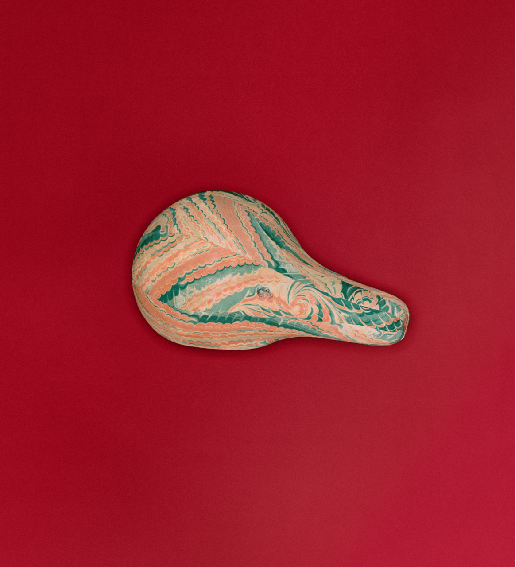 Anthea Hamilton, The Squash 头套其一, 2018年 小羊皮，棉，弹性纱线 私人藏品，伦敦