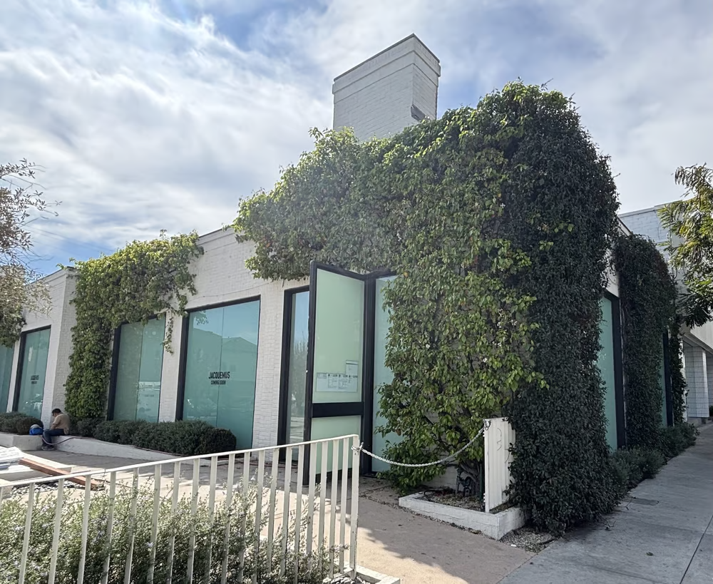 新的 Jacquemus 商店将在西好莱坞的梅尔罗斯大道 8800 号开业 - Alexis Chenu