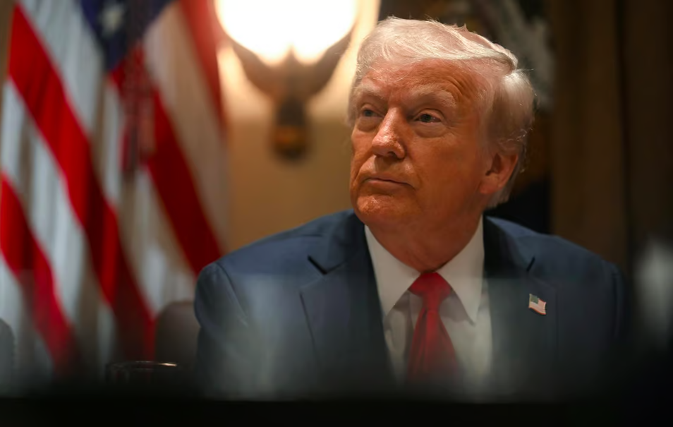 美国总统唐纳德·特朗普于 2025 年 2 月 26 日在华盛顿白宫举行内阁会议 
