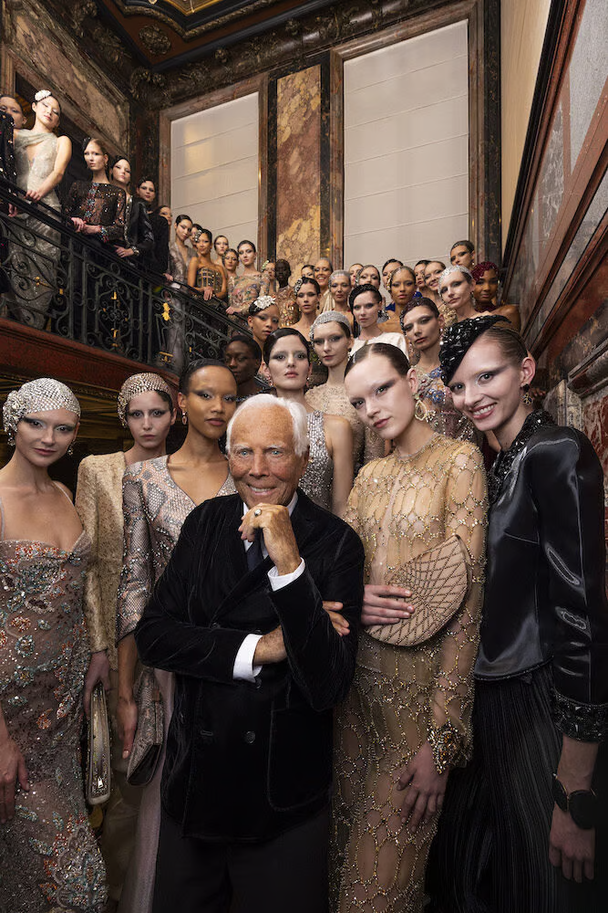 Giorgio Armani 和他的模特们在巴黎 Armani Privé 2025春夏时装秀