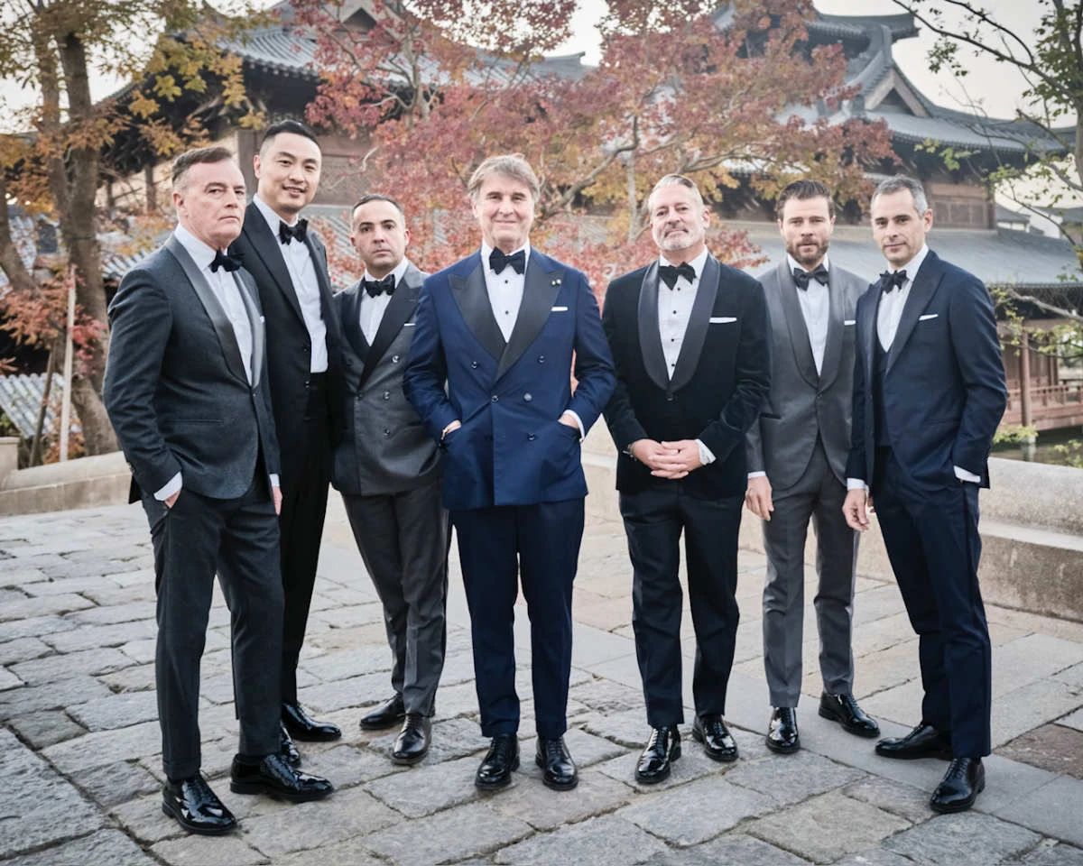 Brunello Cucinelli曾荣获中国“GQ 2023年度设计师”大奖，这也是他重视中国市场的一个表现