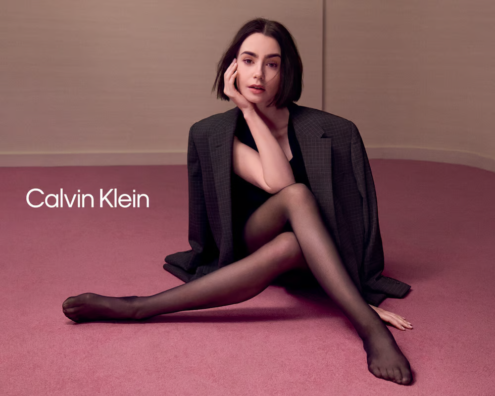 Lily Collins 为 Calvin Klein 拍摄的最新广告大片