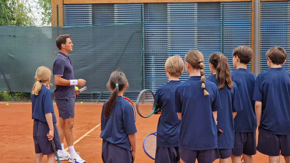 Roger Federer 于 2025 年 5 月 12 日在巴黎网球俱乐部