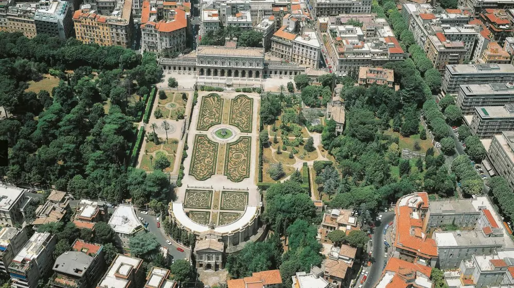 罗马 Villa Albani Torlonia 的鸟瞰图，这是 Dior 2026 年早春系列秀场的场地