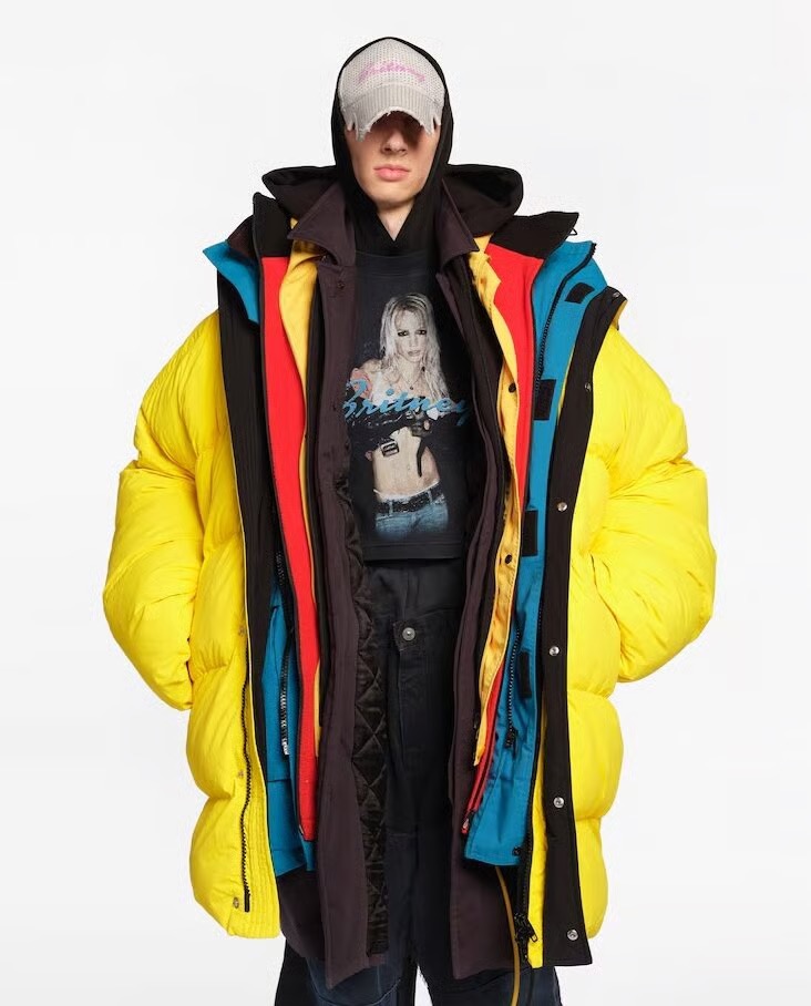 Demna的风格为他最后的Balenciaga成衣系列全力以赴。-Balenciaga