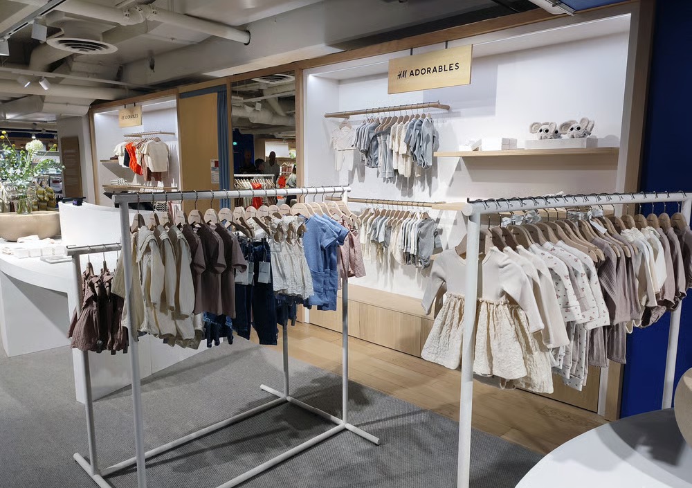 H&M Adorables居住在老佛爷百货公司五楼。-FNW/MD