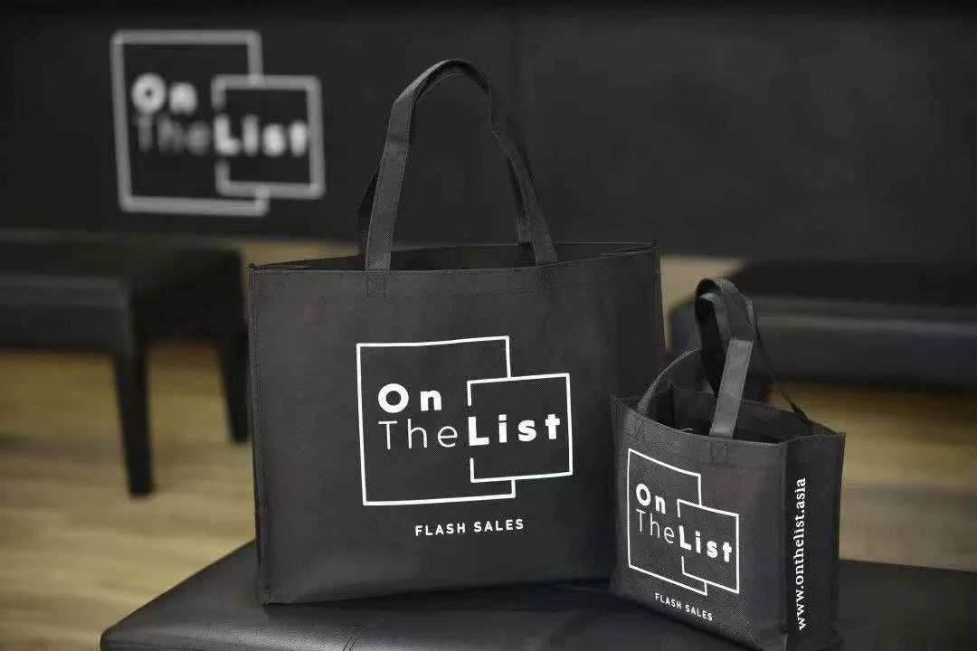 OnTheList秉持可持续时尚理念，致力于通过环保材料、公益合作及慈善活动减少碳足迹并推动环保事业发展