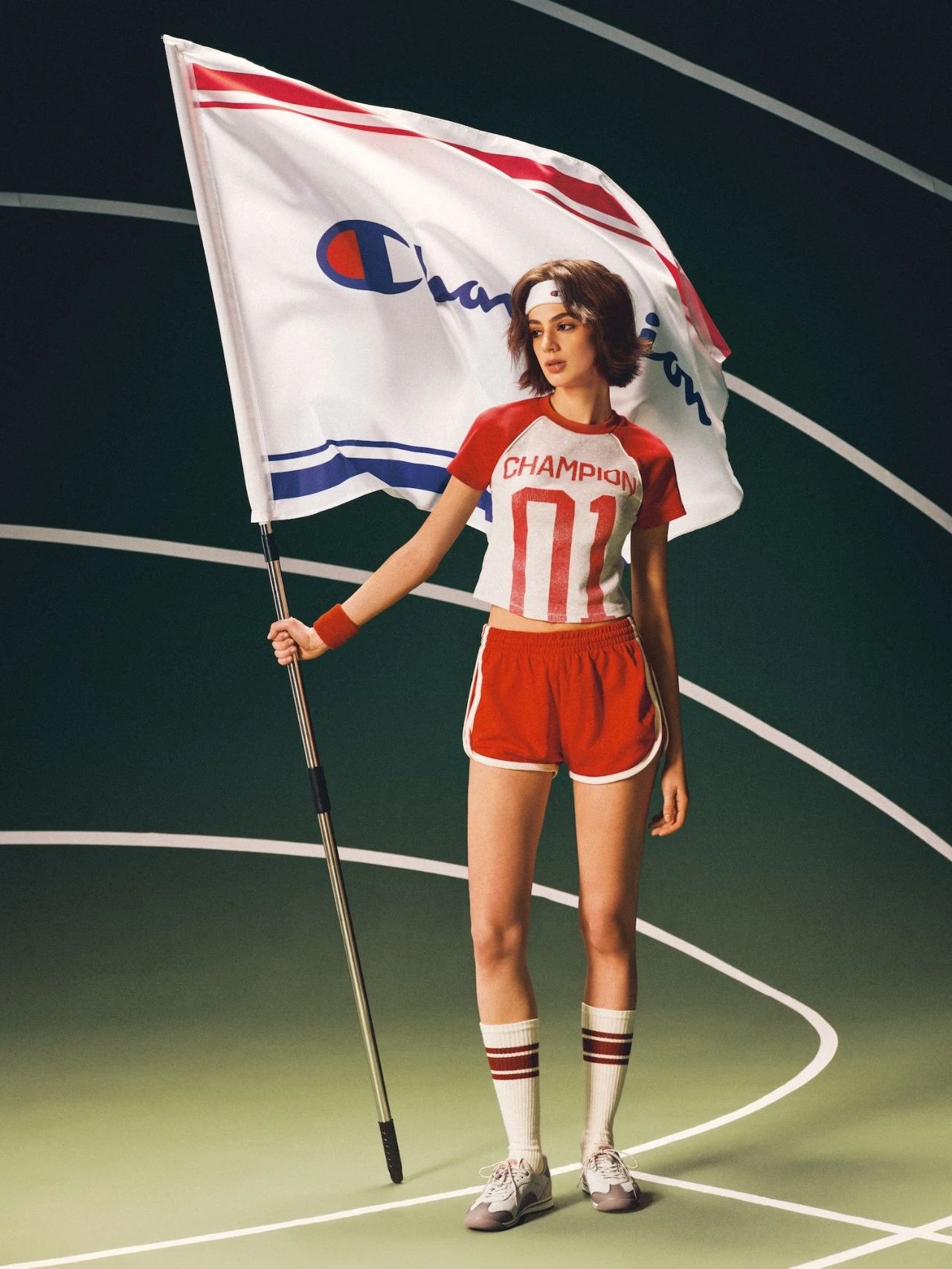 2024年，Hanes brands将Champion以12亿美元的价格，出售给美国公司Authentic Brands Group Inc
