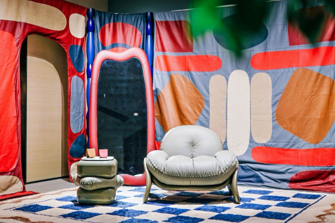 英国艺术家 Faye Toogood 呈献其上海首个艺术展览 “A Squashed Space”