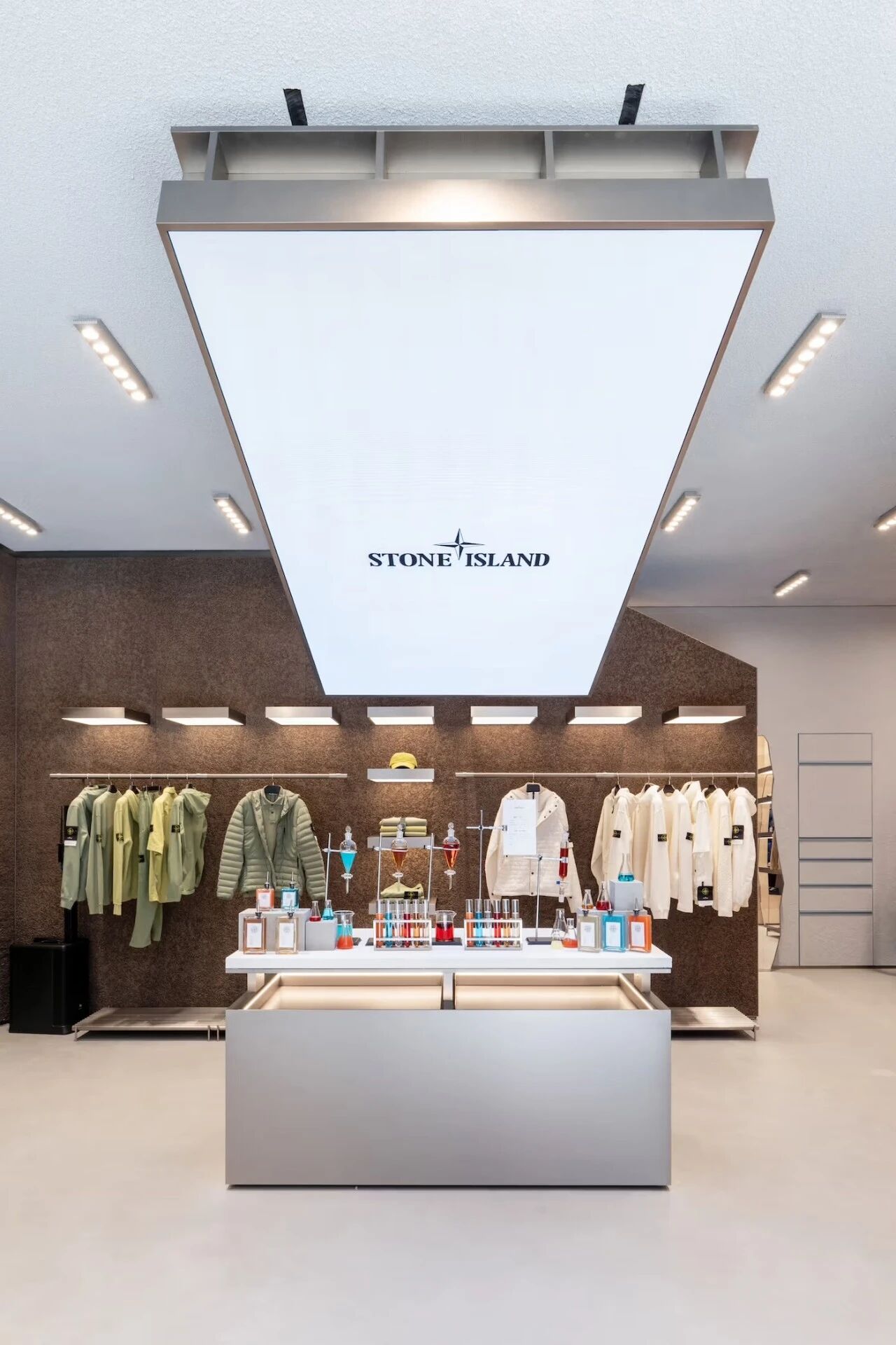 Stone Island杭州旗舰店获LEED金级认证，彰显其在环保与可持续发展上的坚持
