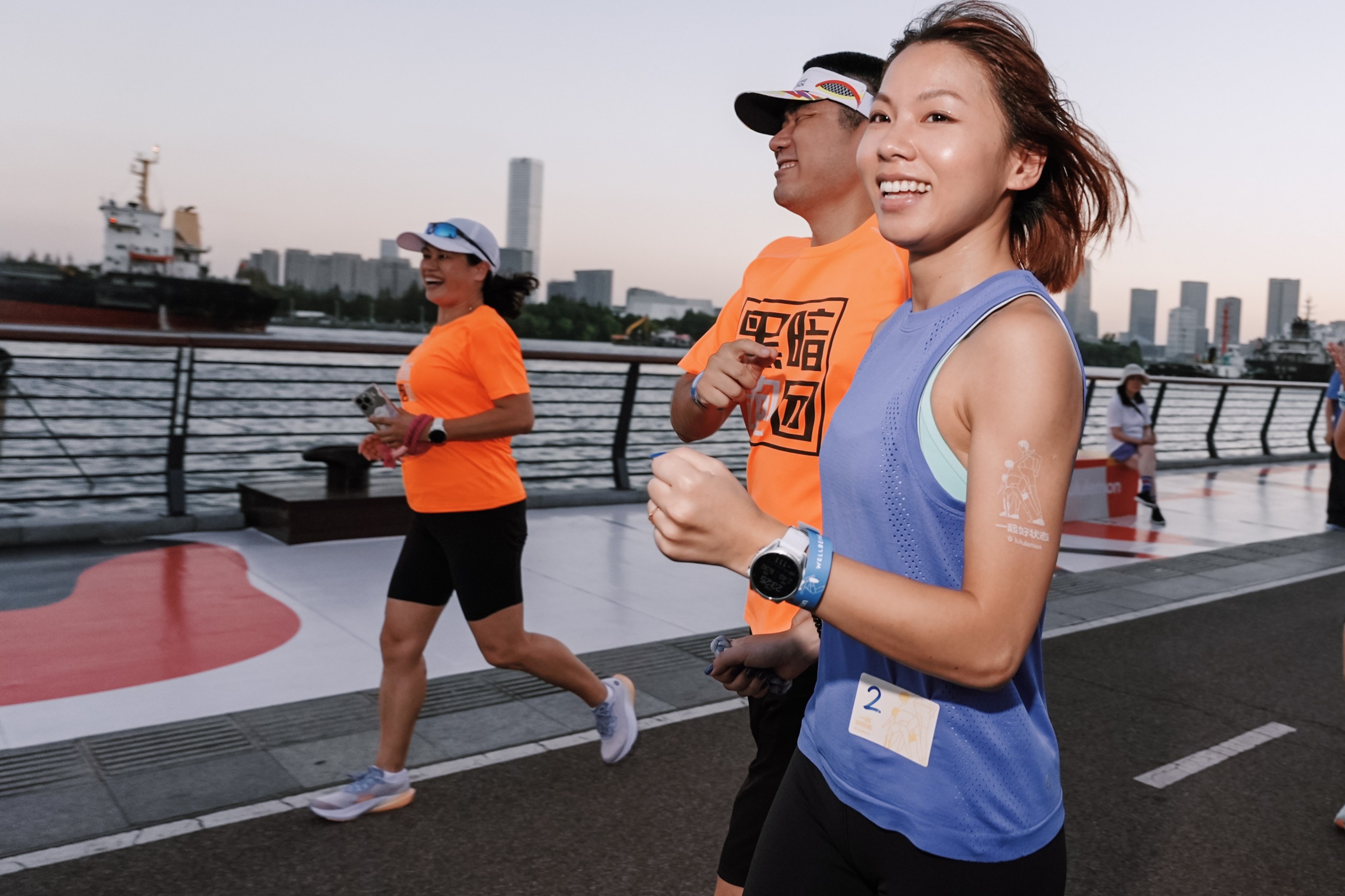 lululemon邀请公益合作伙伴“黑暗跑团”举办无障碍融合跑 lululemon邀请公益合作伙伴“黑暗跑团”举办无障碍融合跑