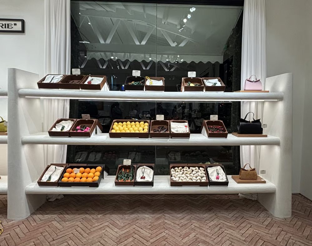 Jacquemus 洛杉矶门店及其为 “Le Valérie” 手袋打造的迷你市集 — Alexis Chenu