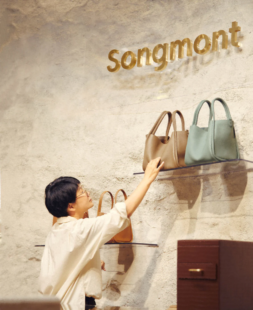 山下有松的品牌故事始自于创始人付崧女士在生产后重返职场，但一直没有在市面上找到一款实用又时尚的电脑包