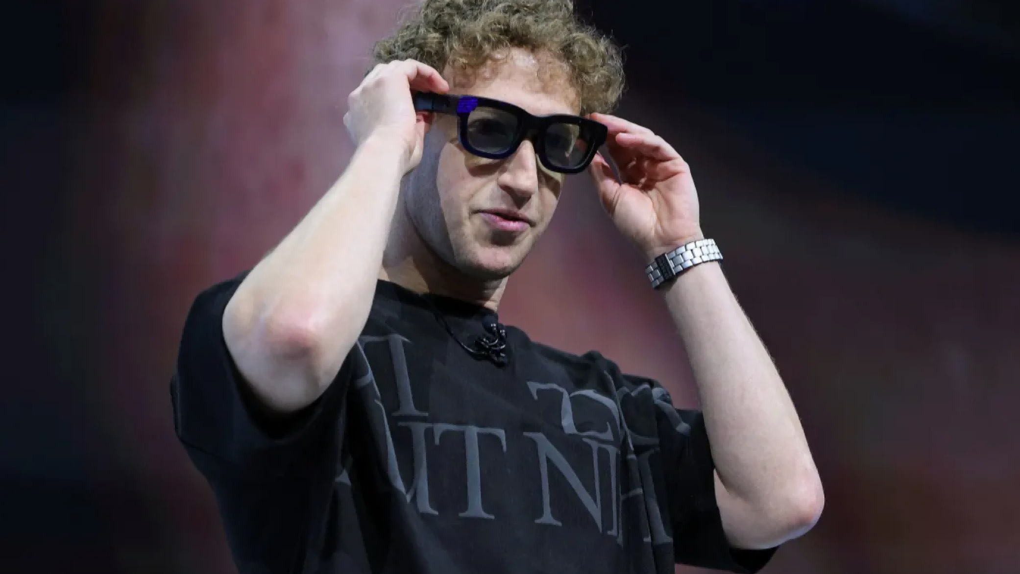 在Meta Connect年度活动上，Meta首席执行官马克·扎克伯格发表主题演讲，并展示了 Orion AR 眼镜