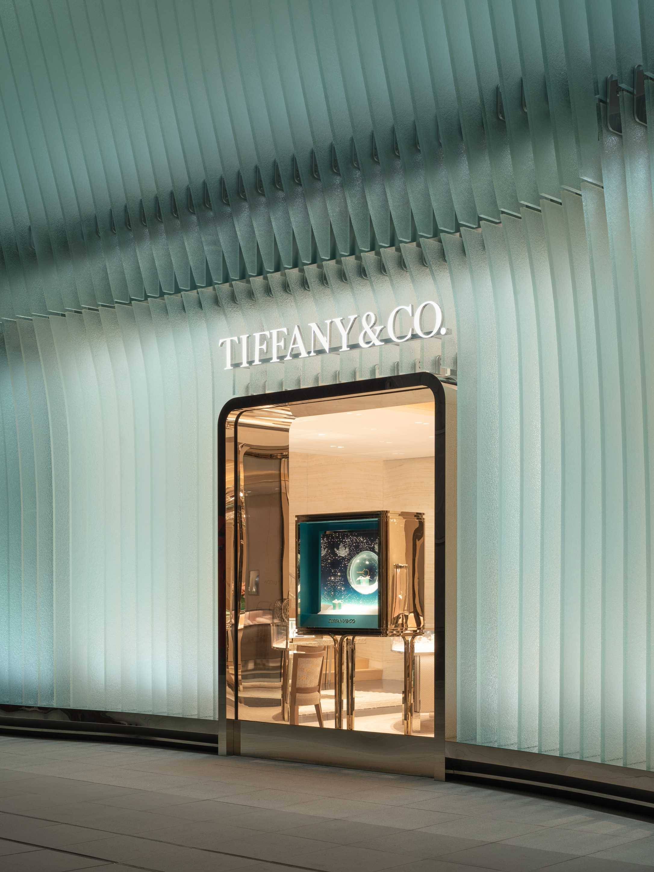 Tiffany北京三里屯太古里旗舰店极为“吸睛”的鳍片式玻璃外立面