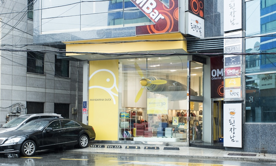 Mandarina Duck在韩国富人区域的清潭洞门店