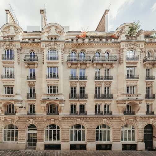 雅诗兰黛在巴黎开设全新“La Maison des Parfums”并推出创新香氛工坊