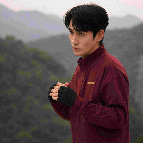 跟随lululemon品牌大使朱一龙新年开练