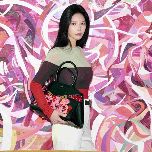 Ferragamo携手中国艺术家张子飘呈献2026农历新春合作系列