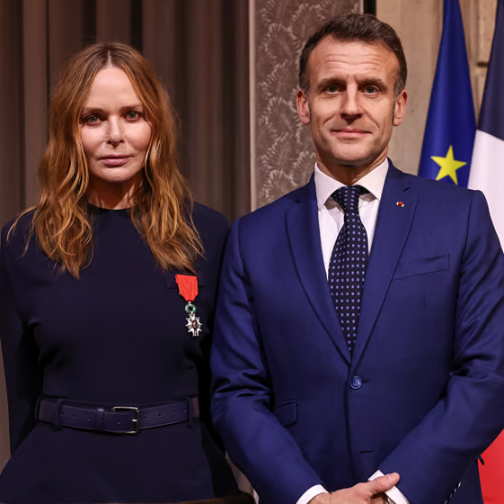 Stella McCartney获法国总统马克龙颁发法国荣誉军团勋章