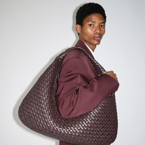 Bottega Veneta推出全新Veneta手袋