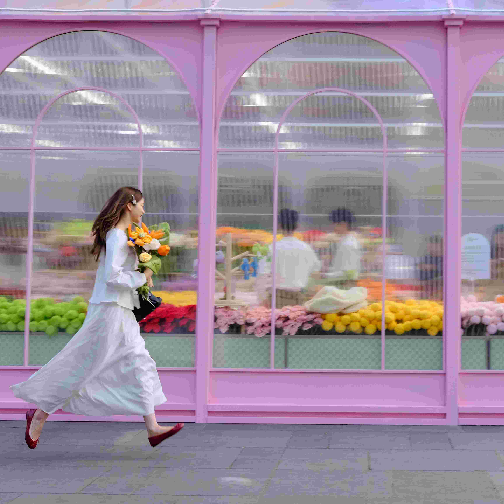 德基艺术博物馆推出文化创意品牌Roflora在城市中心搭建一座“艺术花境”