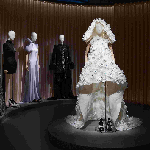 “McQueen: 表象之下 ” 沉浸式展览于上海揭幕