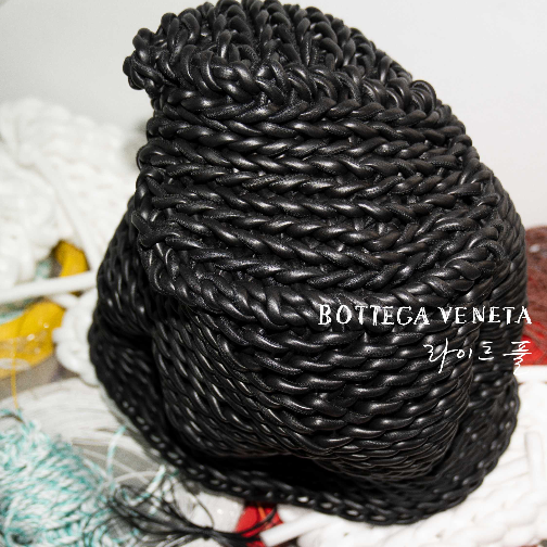 Bottega Veneta携手艺术家李光浩亮相2026米兰设计周