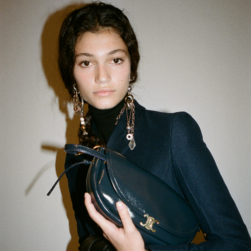 CELINE 2026夏季系列SOFT TRIOMPHE HALFMOON小号手袋现已上市